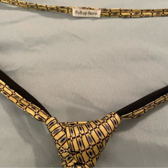 Elegant Gold Patterned Handmade Silk Adjustable Zipper Neck Tie - Picture 6 of 7